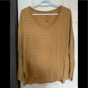 American Eagle V-Neck Long Sleeve